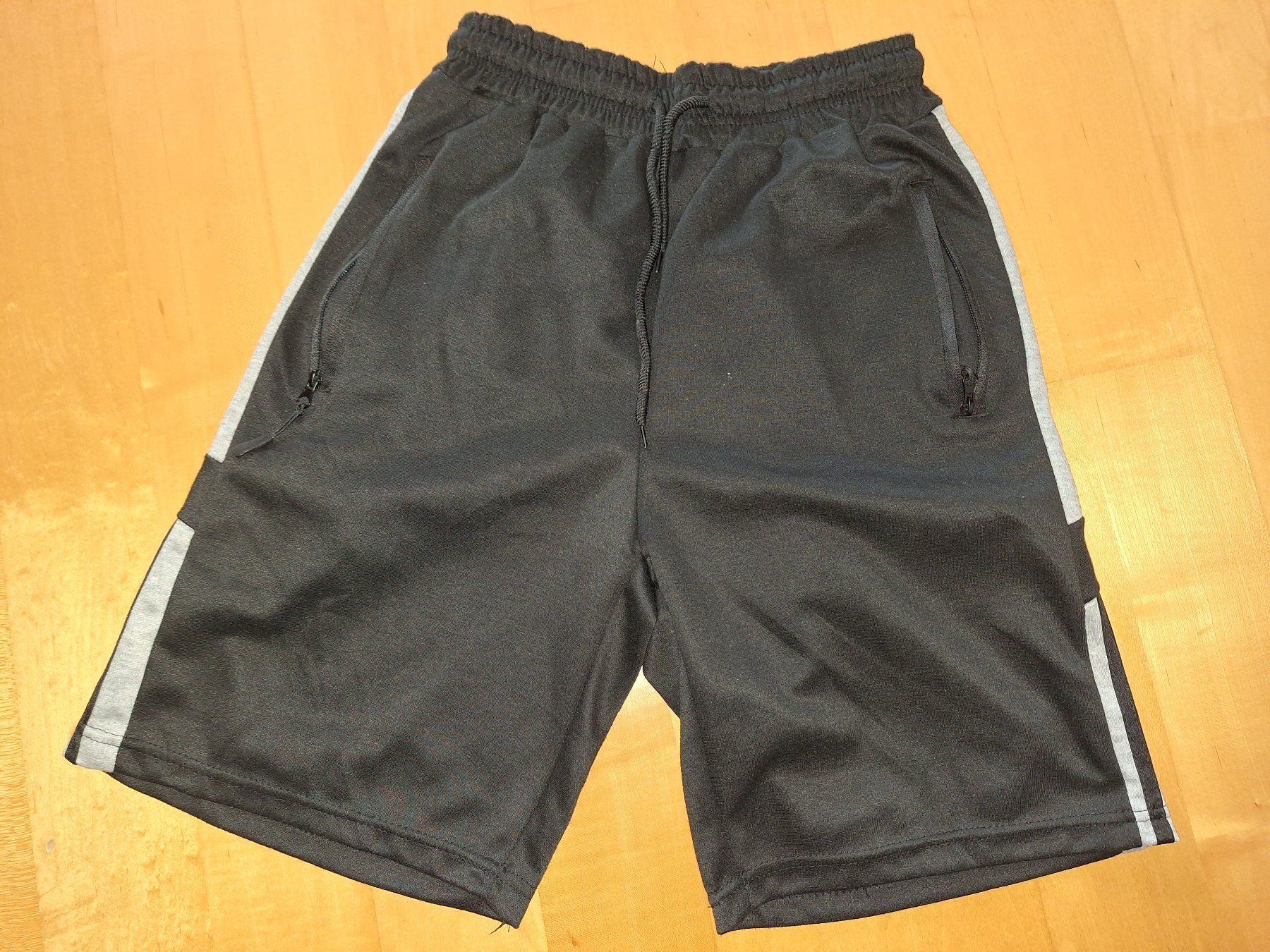 Hosen: Shorts und Shirts Gr L – Neu (gemäss Beschreibung) aus Wegenstetten von mcfly321