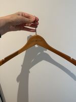 Kleiderbügel Tommy Hilfiger Holz guter Zustand
