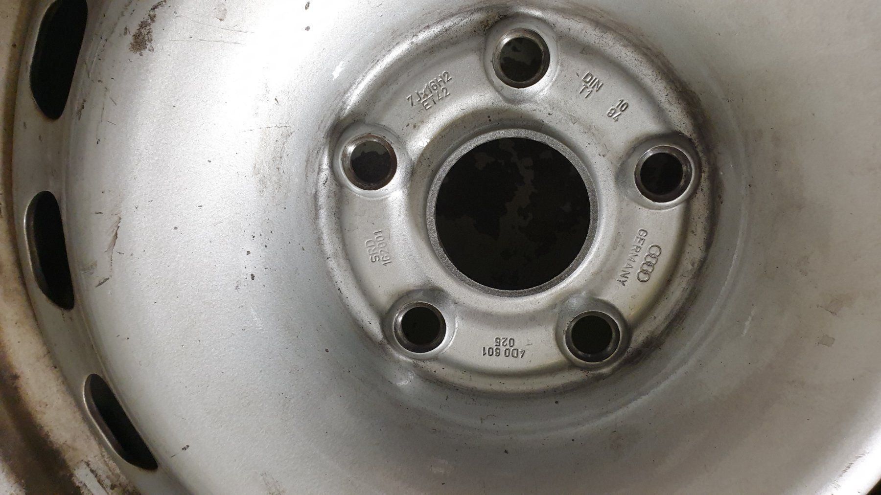 Audi Cerchioni: 2x Audi A8 S8 D2 Stahlfelgen 4D0601025 – Usato da Basel venduto da Ringe1 2