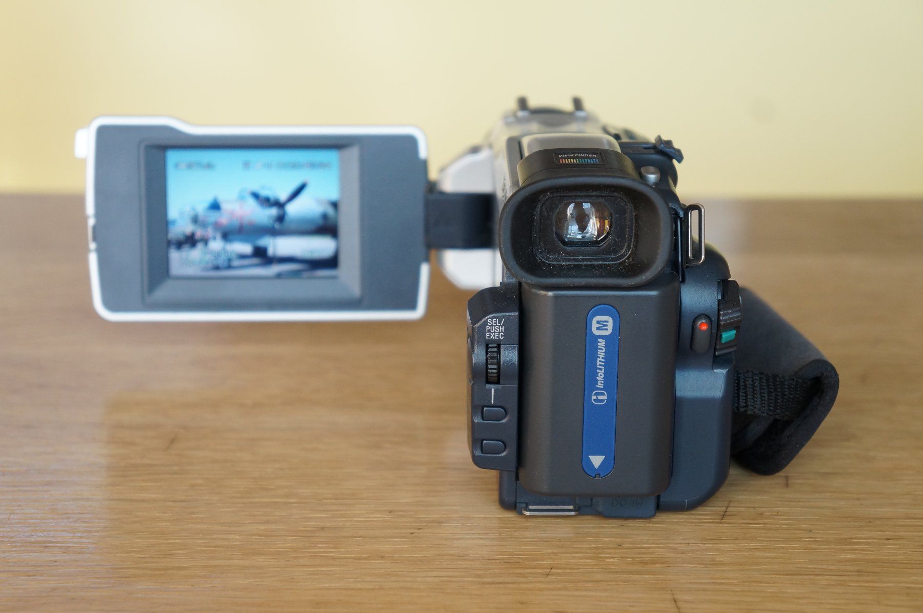 Sony Videocamere: Sony TRV16E ... MiniDV Camcorder ... einwandfrei – Usato da St.Gallen venduto da My_tinker 4