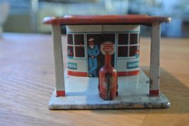 Mini Tankstelle mit Auto, Georg Fischer, Blechspielzeug
