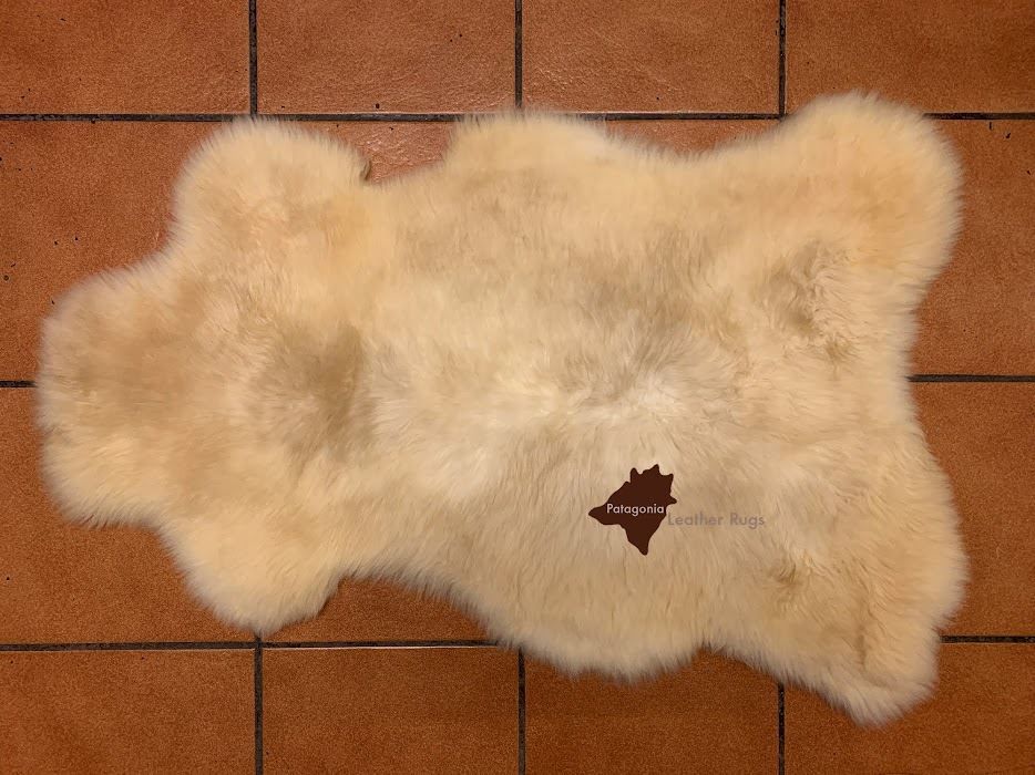 Tappeti: Lammfell Teppich Supersoft Champagne – Nuovo e nell'imballaggio originale da Arbedo venduto da patagonialeatherrugs 4