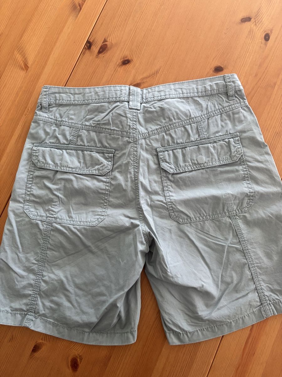 Esprit Pantaloni: ESPRIT Damen Shorts türkis Grösse 36 – Usato da Aarberg venduto da Kiralina81 1