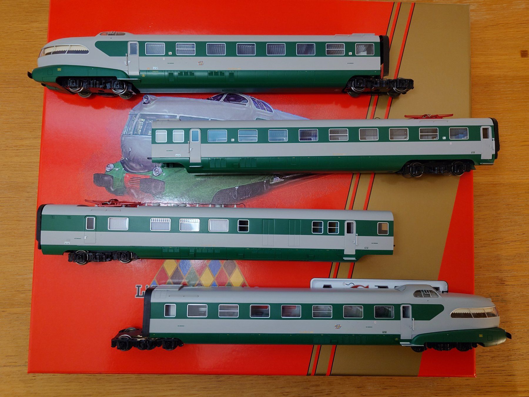 ACME Modellini di ferrovie: ACME ETR 253 Arlecchino der FS mit SoundDecoder ab Werk – Usato da Winterthur venduto da Faeb6