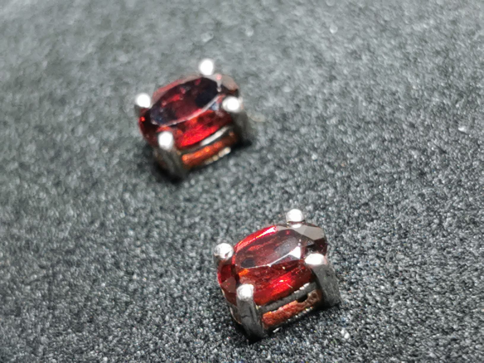 Orecchini pendenti & Orecchini a lobo: Damen Silber Ohrstecker mir Granat – Nuovo e nell'imballaggio originale da Schlieren venduto da vlalif 2