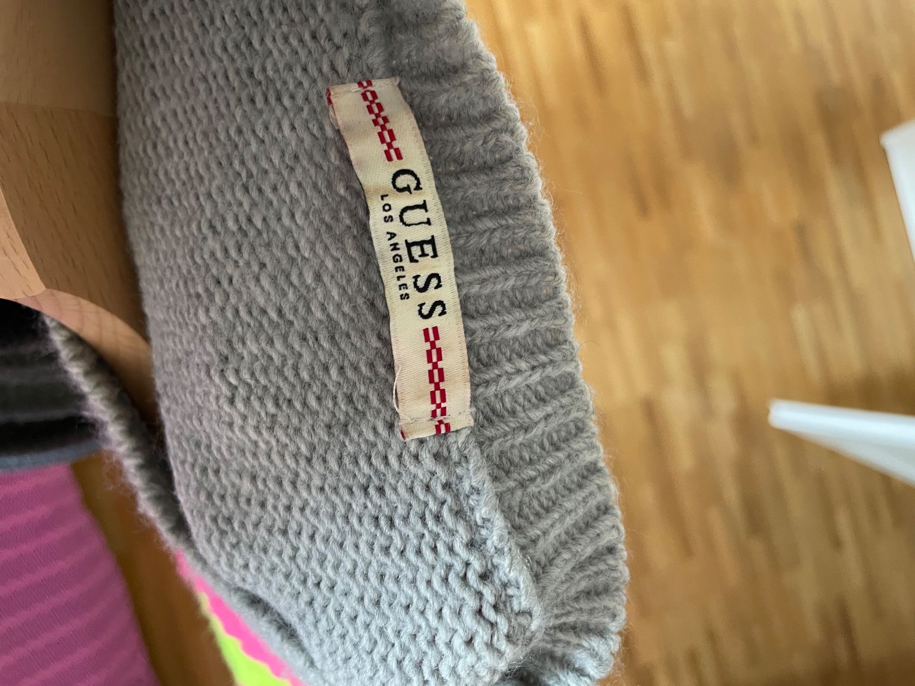 Guess Maglioni & Felpe: Vintage 90's Guess Sweater - S – Usato da Winterthur venduto da CamiStore 2