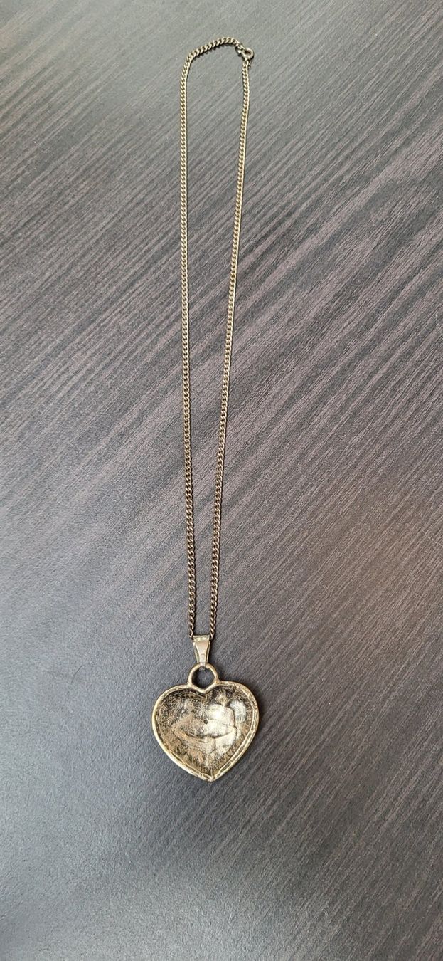 Catenine: Wunderschöne lange Kette mit grossem Herzanhänger – Usato da Brugg AG venduto da Leona90 2