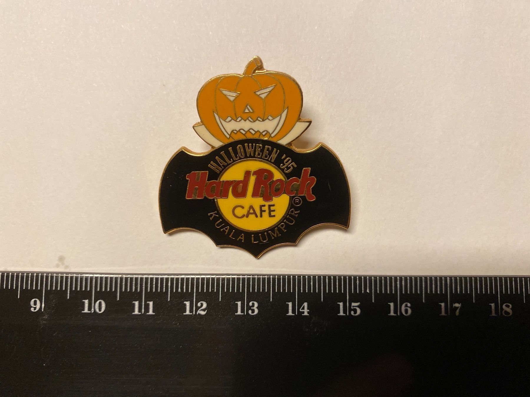 Placchette & Badge: Hard Rock Cafe Kuala Lumpur pin – Nuovo (secondo la descrizione) da Recherswil venduto da Easy_sell