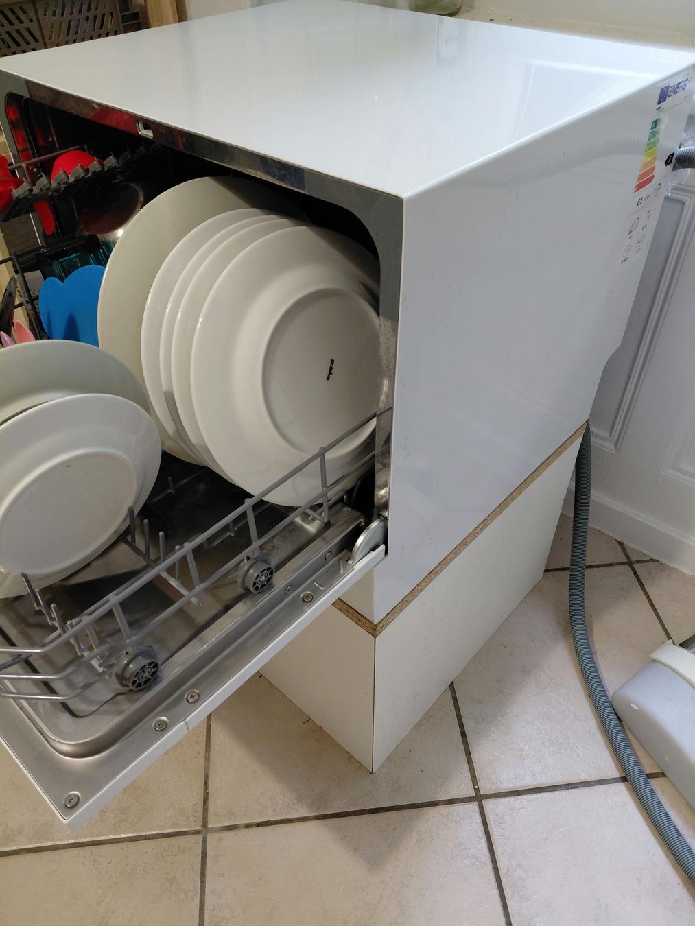 Novamatic Lavastoviglie: Lave-vaisselle Novamatic KGS 611 E – Usato da Ponts-de-Martel venduto da syl_5djy 3