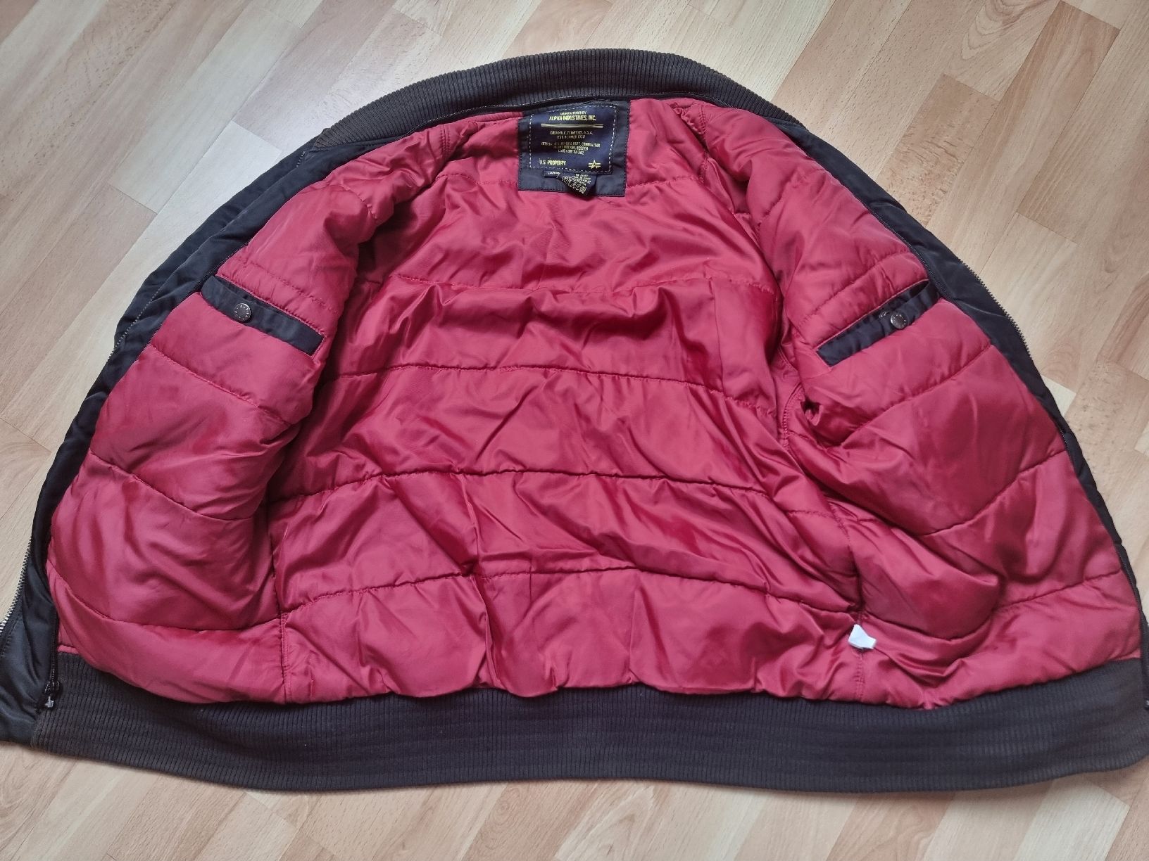 Alpha Industries Jacken: Bomber Jacket Alpha Industries  – Gebraucht aus Rolle von Groovytrain 3