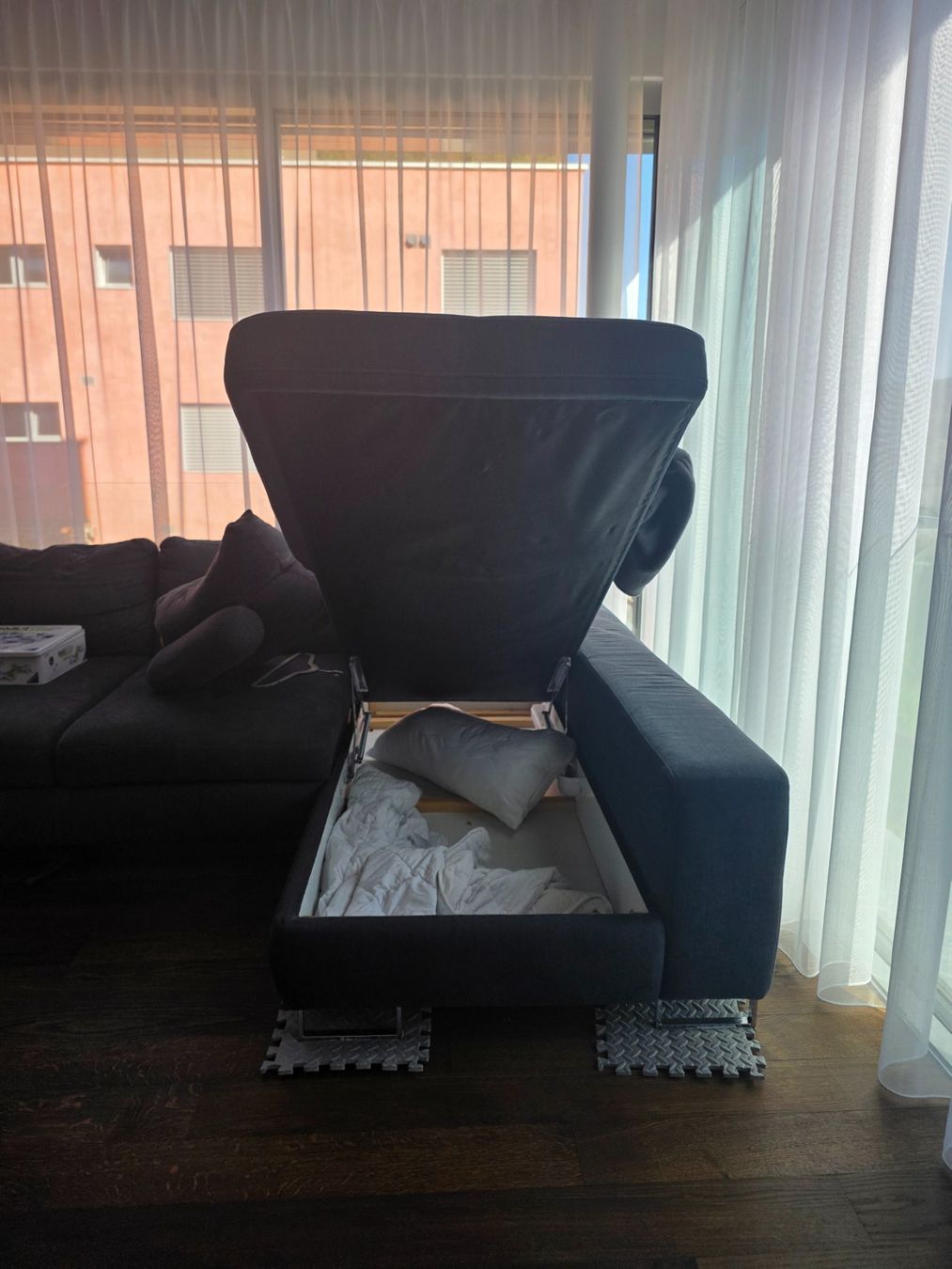 Sofas: ​Gemütliches Ecksofa mit Schlaffunktion und Stauraum – Gebraucht aus St. Gallen von den_2ccx 2