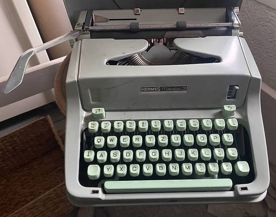 Machine à écrire Hermes (D'occasion) à Marchissy pour CHF 50 – retrait ...