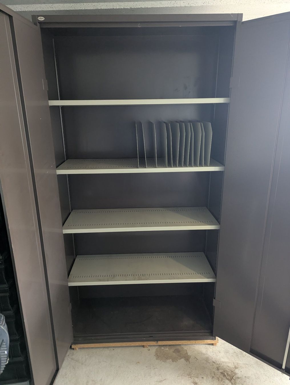 Lista Armadi: Lista Aktenschrank, braun – Usato da Neuenegg venduto da Bfankd 1