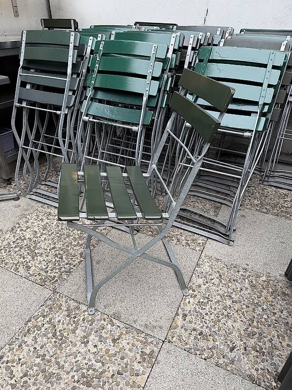 Stühle: 20x Biergartenstühle grün – Gebraucht aus Würenlos von Motostefan79