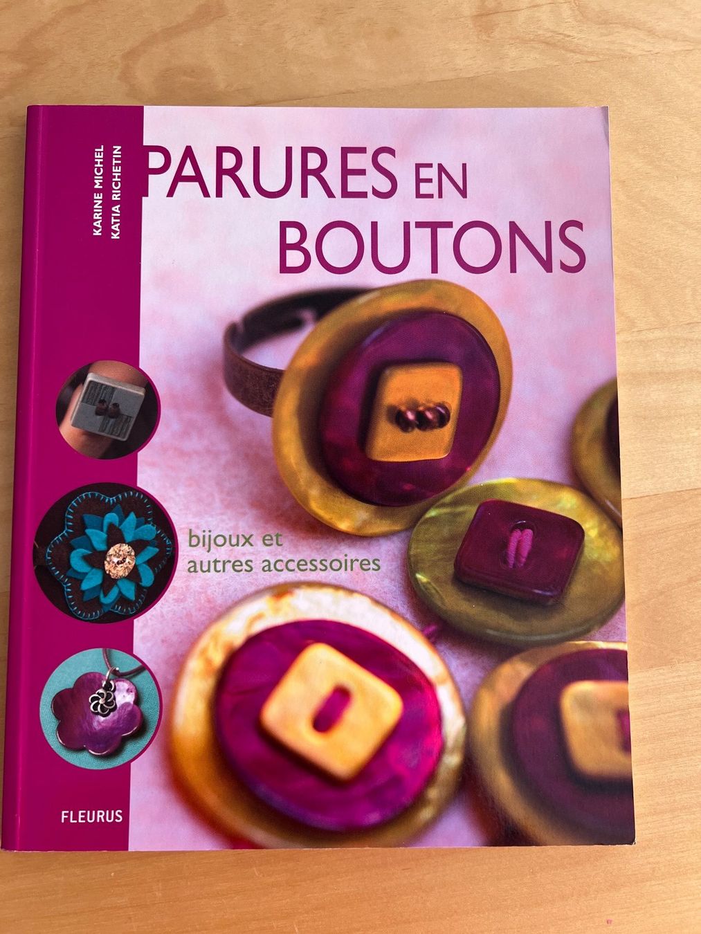 Libri: Livre Parures en boutons – Usato da Bernex venduto da isa_c5fr