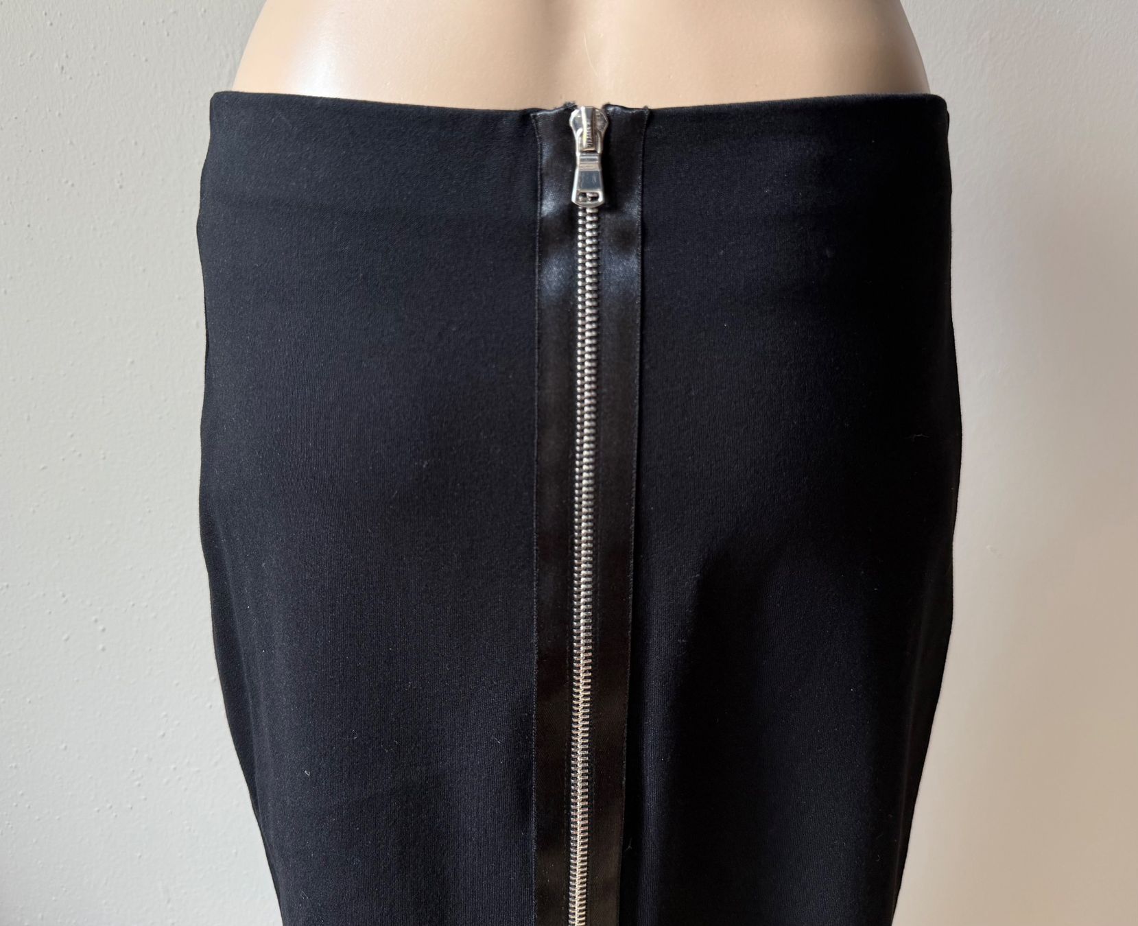 Röcke: McQ Bleistiftrock 🖤 – Gebraucht aus Zürich von ClosetQueen 2