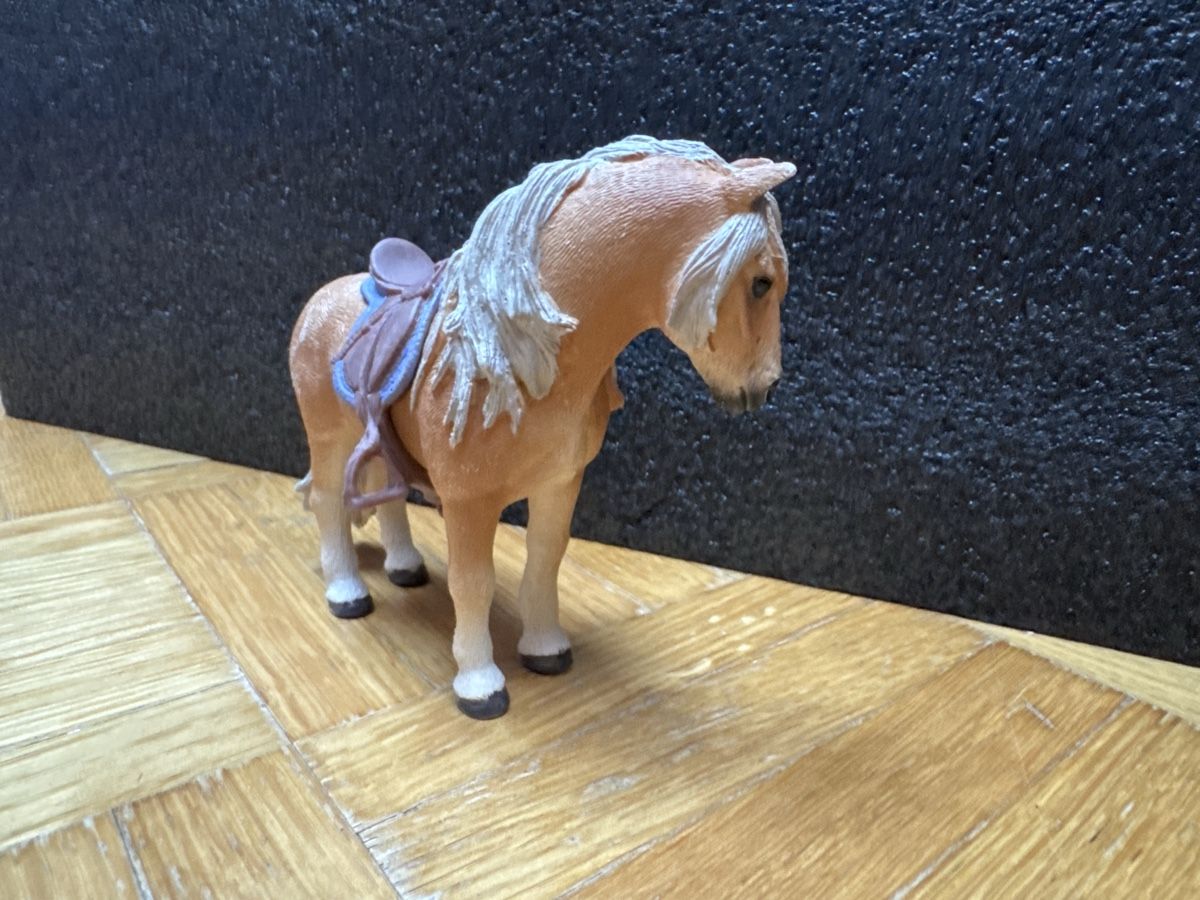 Schleich Statuette: Schleich Pony mit Sattel – Usato da Umiken venduto da hope2008 1
