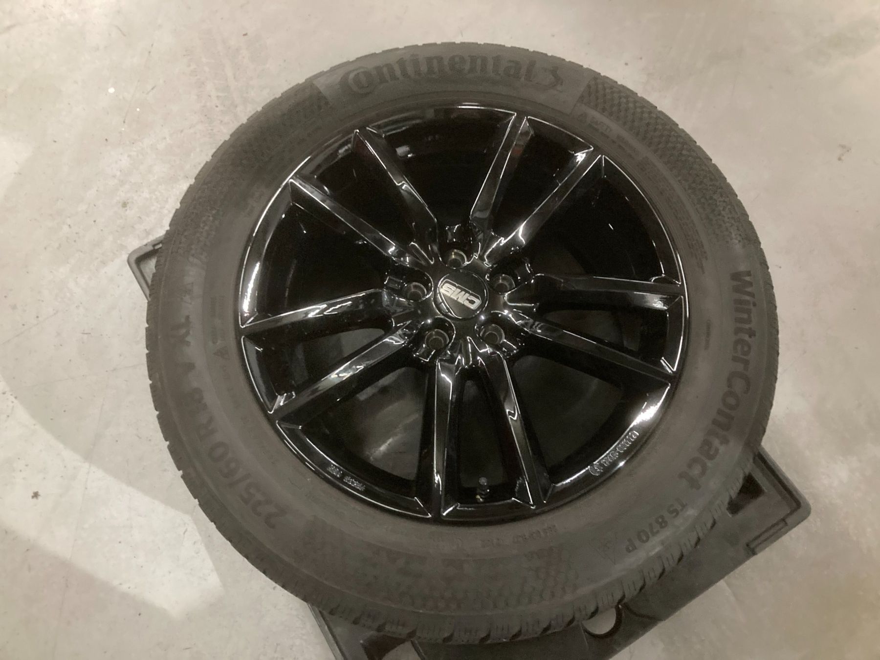 Ford Pneumatici & Ruote complete: Ford Mustang Mach E Winterräder 225/60R18 – Usato da Cham venduto da WB2223