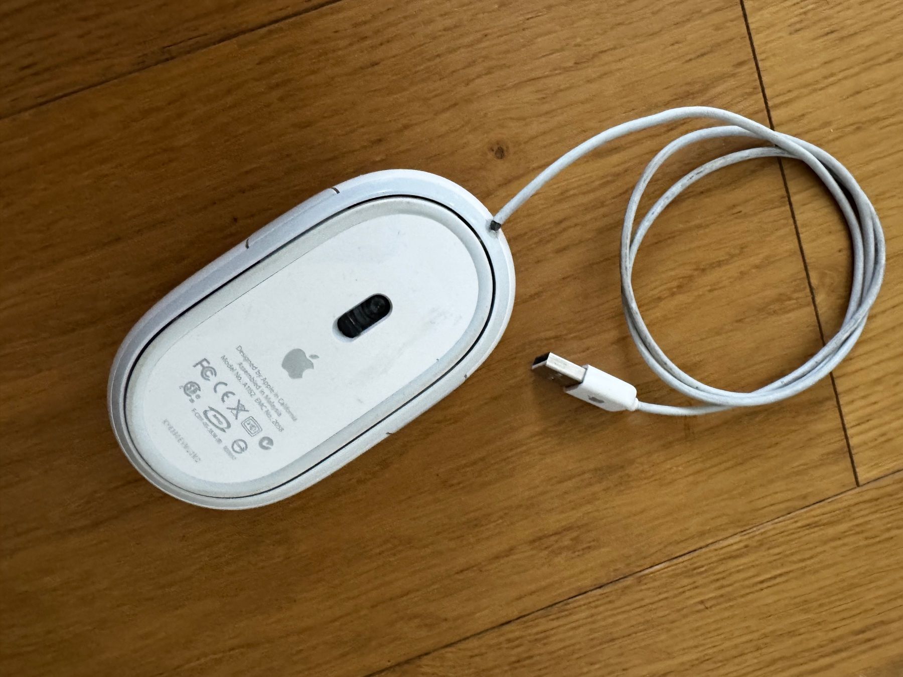 Apple Mouse: Apple Mighty Mouse A1152 Wire USB optical Maus – Usato da Zürich venduto da 1cut2 1