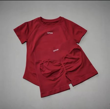 Ensemble T-shirt et short DFOK rouge taille S 47