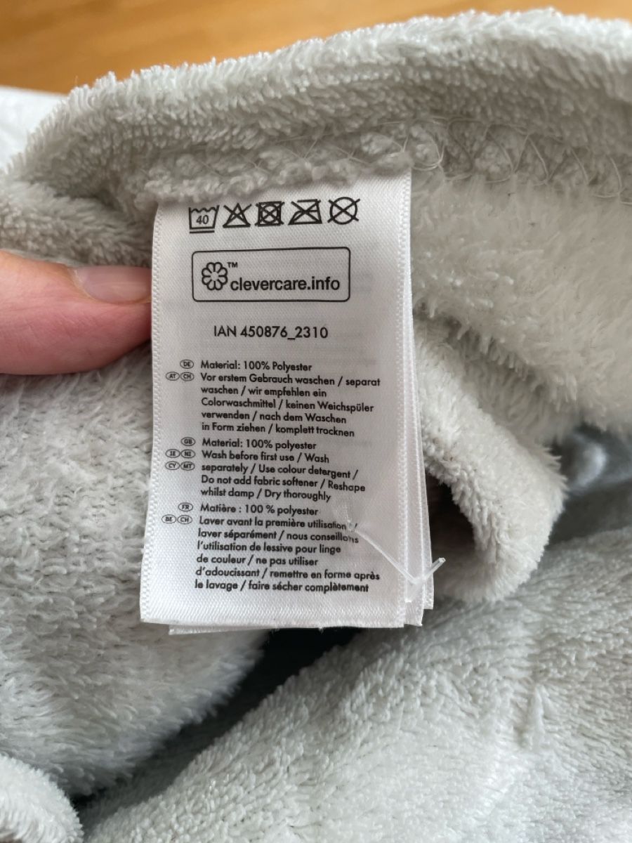 Decken: Kuscheldecke 100% Polyester hellgrau gemustert guter Zustand – Gebraucht aus Basel von kiko9 1