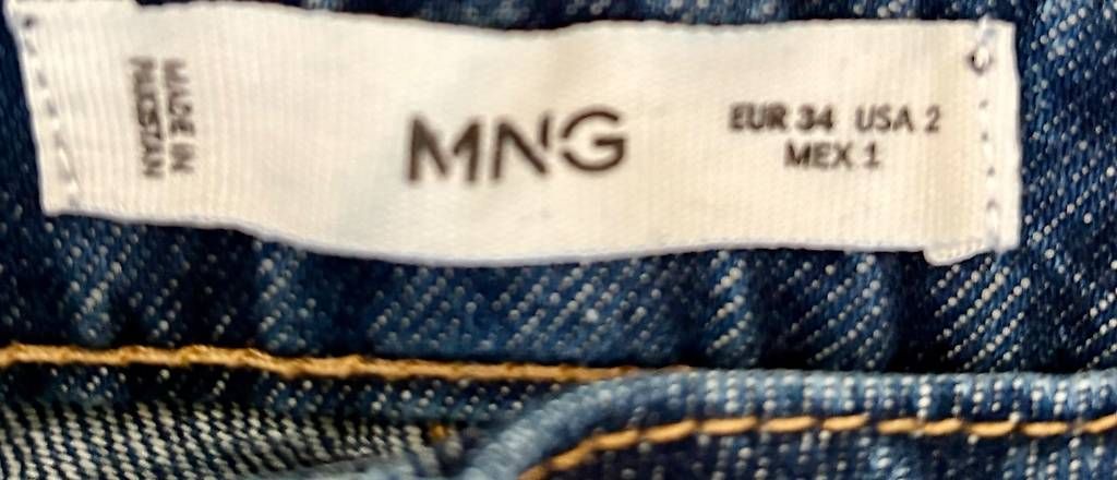 Jeans: Jeans von Mango Grösse 34 – D'occasion à Hedingen par inf_mjl7 2