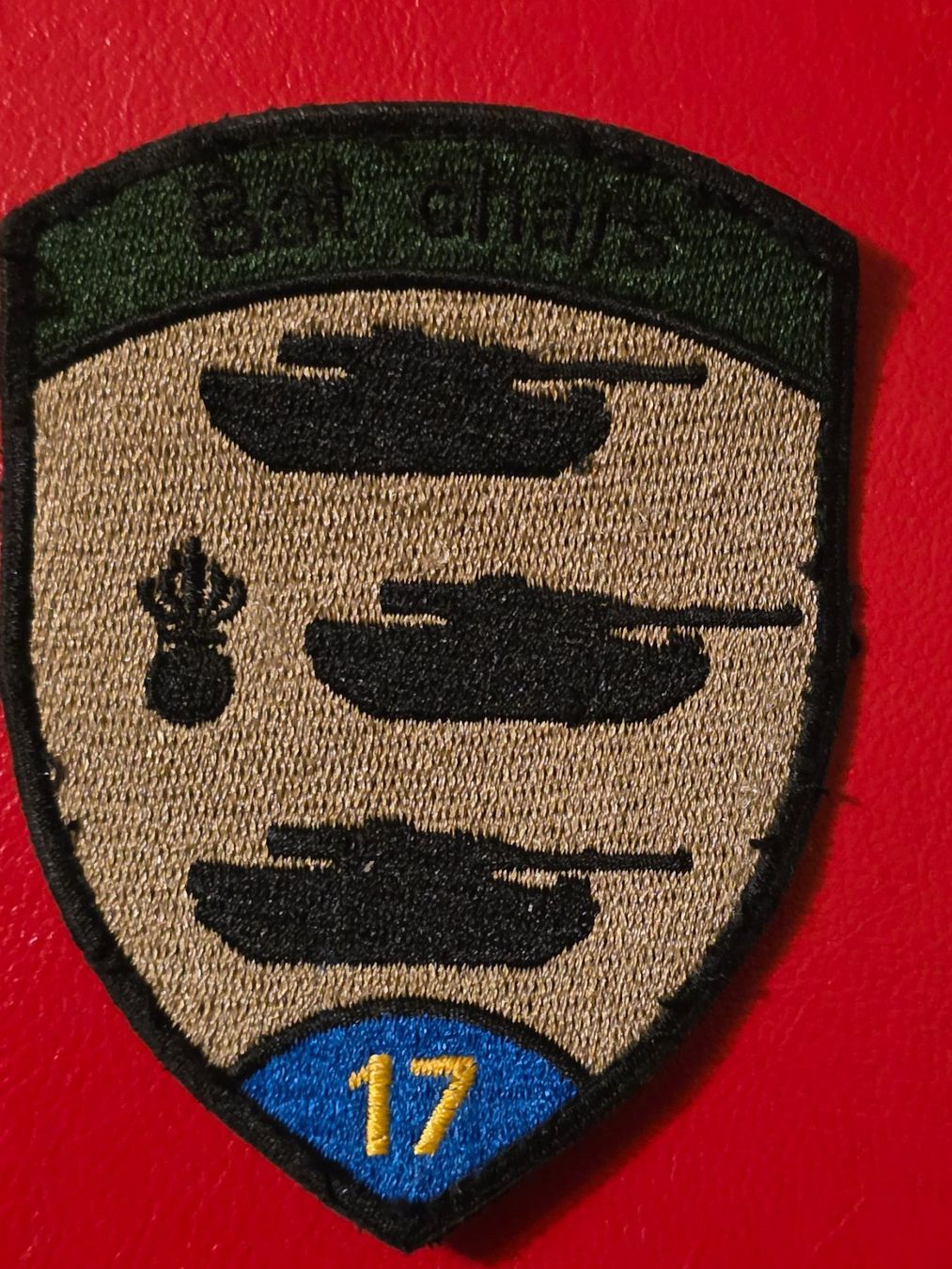 Schweizer Armee Placchette & Badge: Panzer Abzeichen Badge Bat chars 17 blau – Usato da Nyon venduto da freetoys08