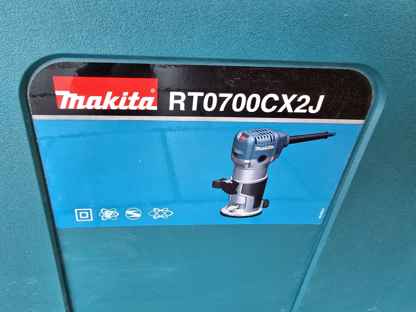 Makita Tutti gli attrezzi: Makita RT0700CX2J compact router set – Usato da Vevey venduto da Jys