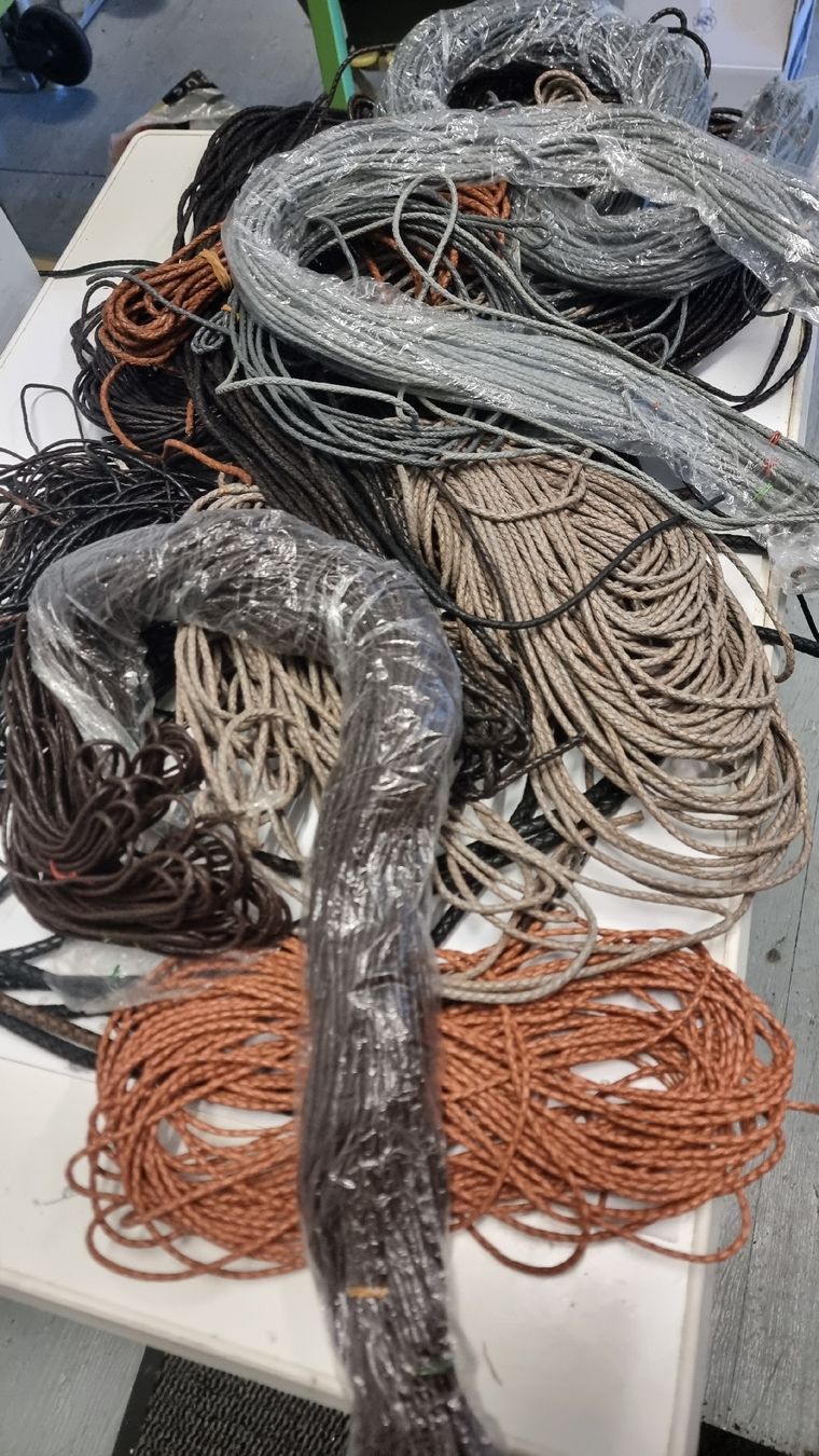 Kit bricolage: Lederkordeln zum Bastel oder Schmuck Lot1 – Nuovo (secondo la descrizione) da Beckenried venduto da Maya58 4