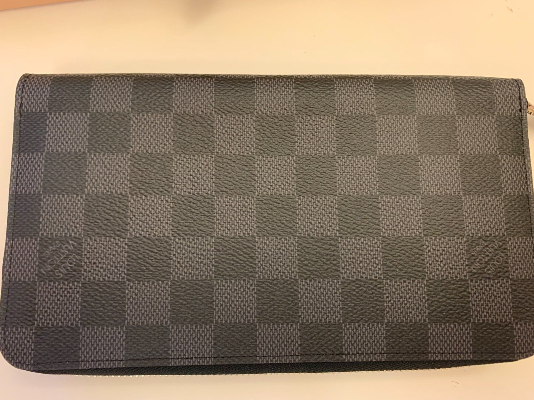 Louis Vuitton Portafogli: Louis Vuitton Damier Graphite Zippy Long Wallet N60111 – Nuovo e nell'imballaggio originale da Genestrerio venduto da fra_c955 1