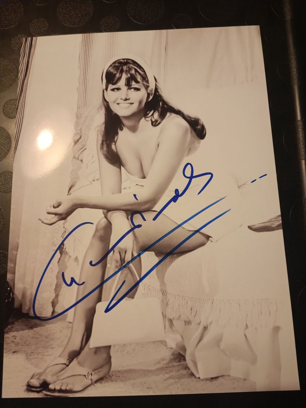 Autografi: Claudia Cardinale  - handsigniert - 20x30cm – Usato da Menziken venduto da Artographs