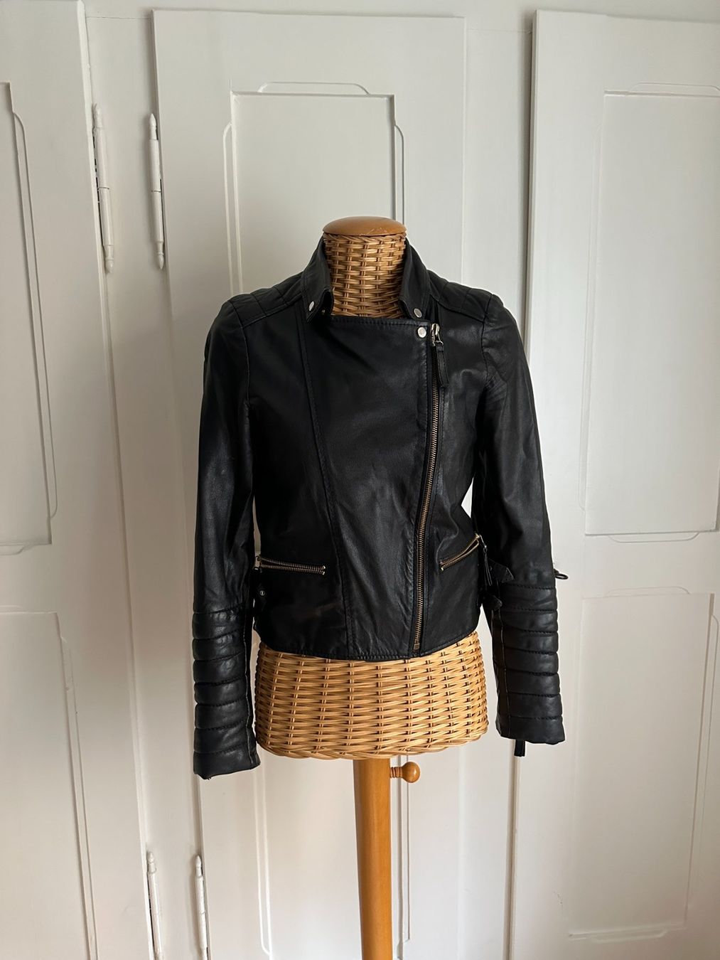 Zara Jacken: ZARA - Lederjacke schwarz S – Gebraucht aus Zürich von Diazaio