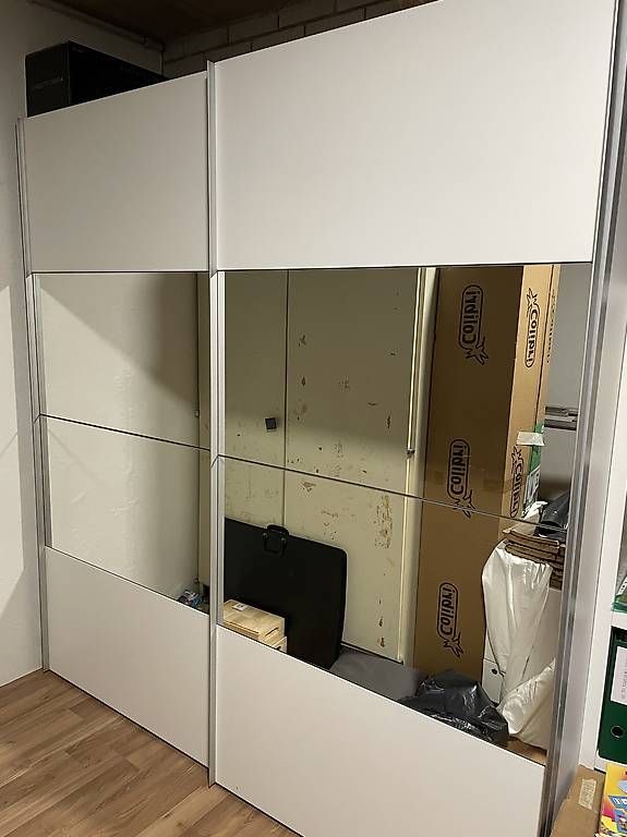 Armoires: 2m Schrank mit Schiebetüren & Spiegel – D'occasion à Gachnang par ch.m 1
