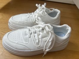 Trendige weisse Plateau-Sneakers, Grösse 40 - Neuwertig!