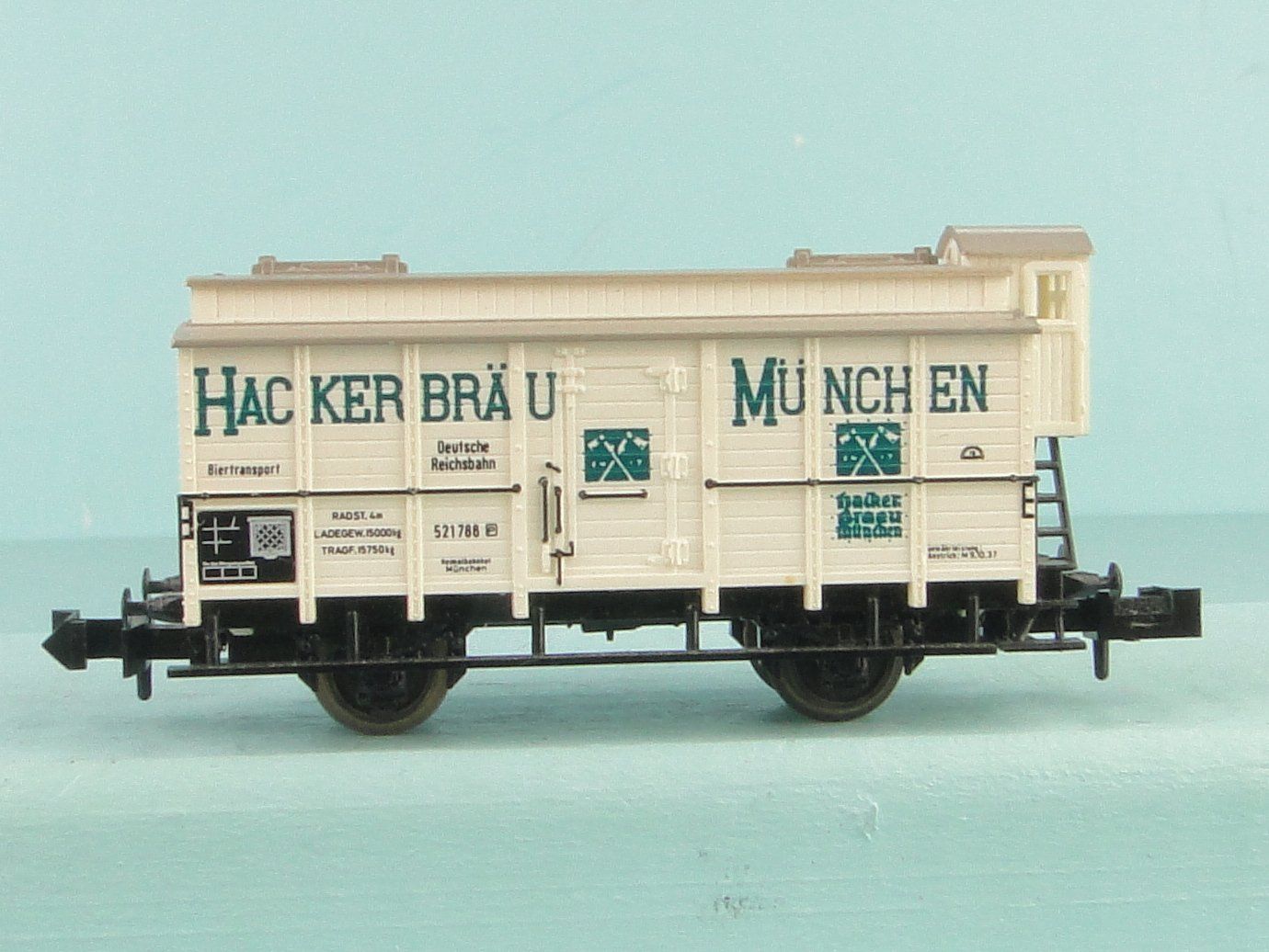 Trix Modelleisenbahnen: Minitrix Spur N Hackerbräu – Gebraucht aus Bülach von Albitrain 1