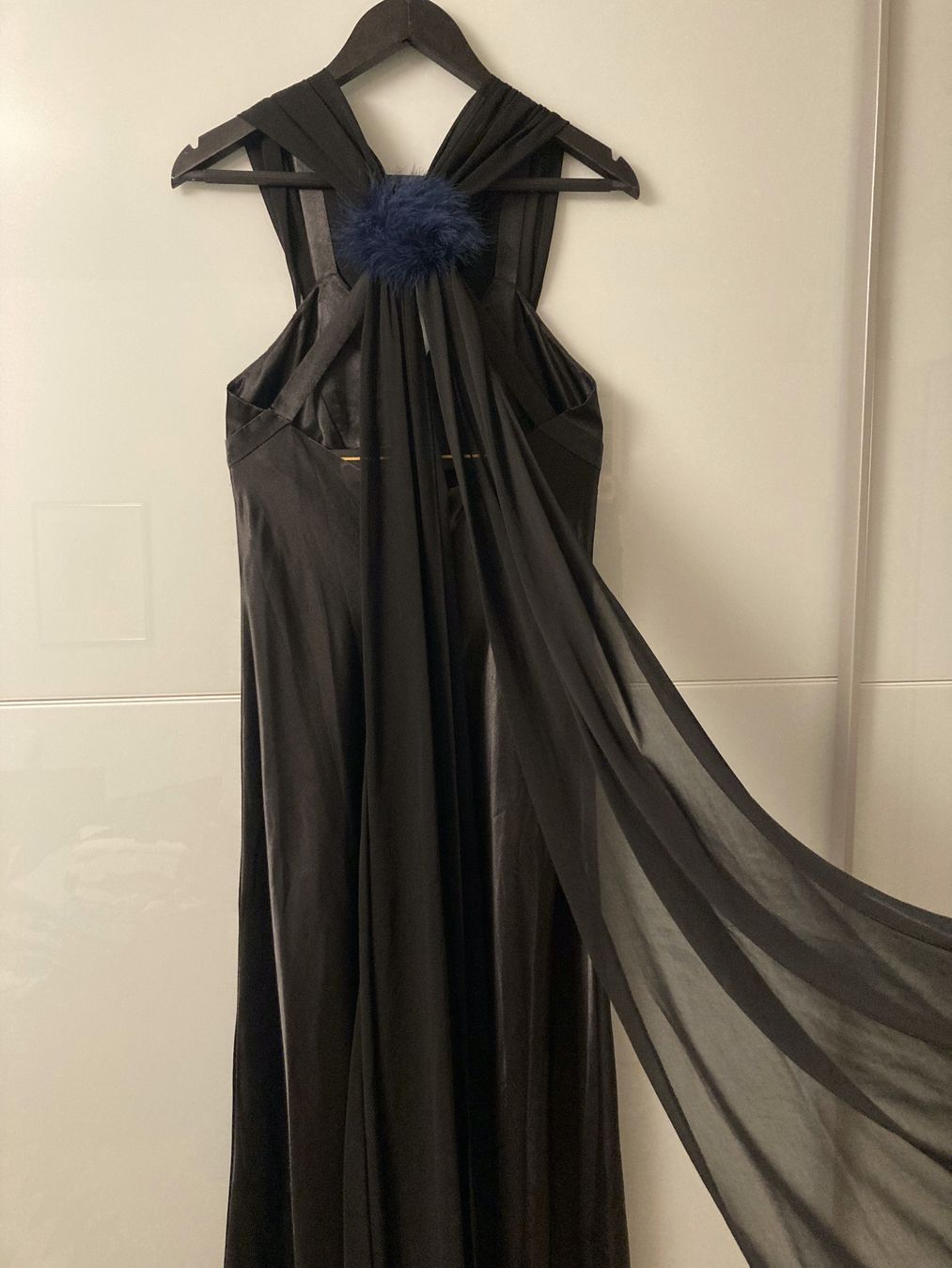 Vestiti: Schwarzes Abendkleid mit Federn, Gr. 36 - Festlich! – Nuovo (secondo la descrizione) da Oberwil BL venduto da chr_ygn5 2