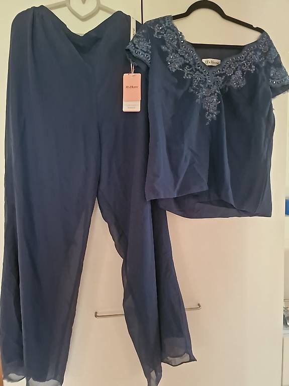 Costumes: Festlicher Zweiteiler – Neuf (Voir description) à Schüpfheim par Prisi62