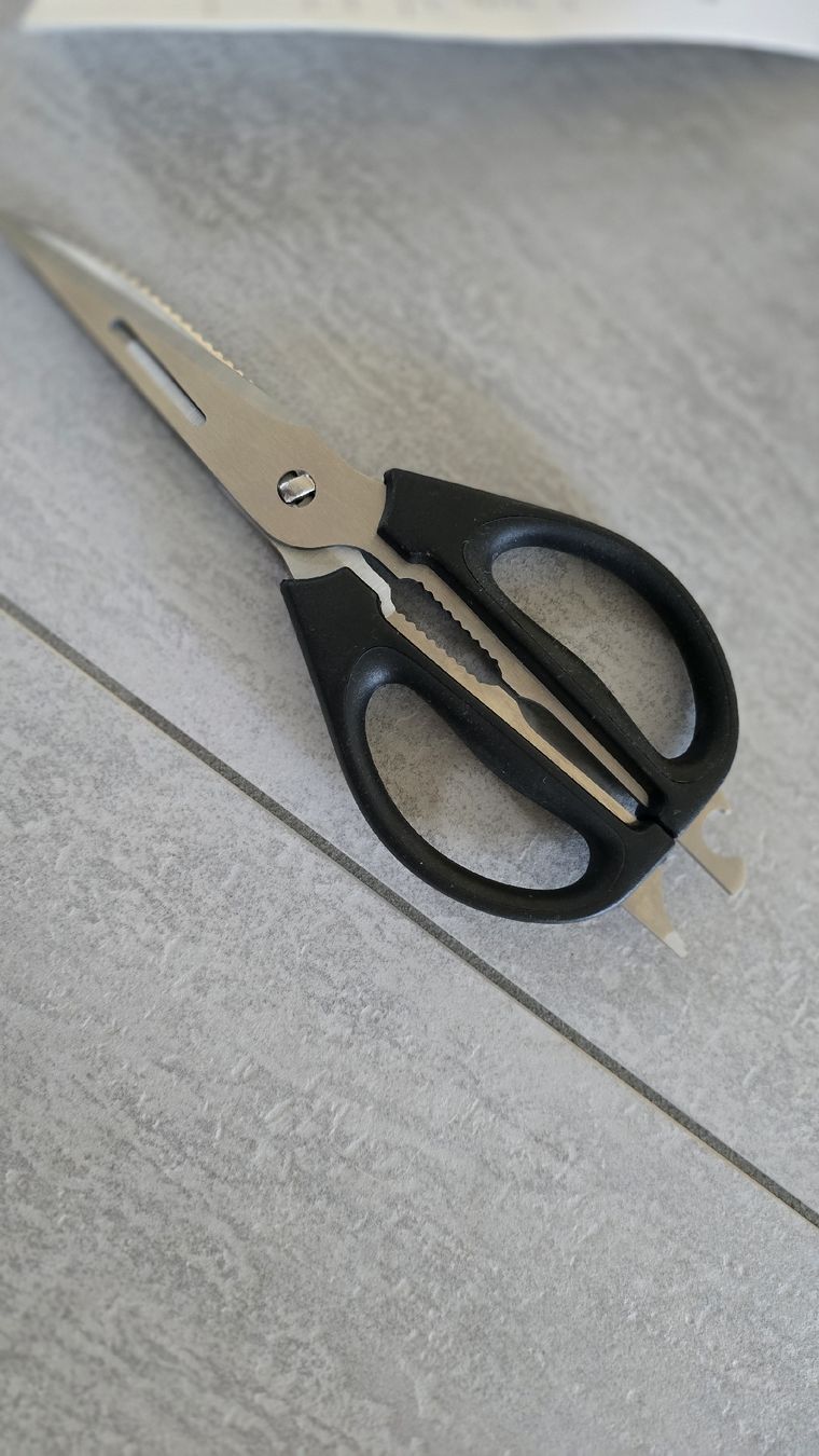 Elettrodomestici da cucina: Trusted Butcher Multifunktionsschere – 15 CHF VB – Nuovo (secondo la descrizione) da Untersiggenthal venduto da JayRoguehand