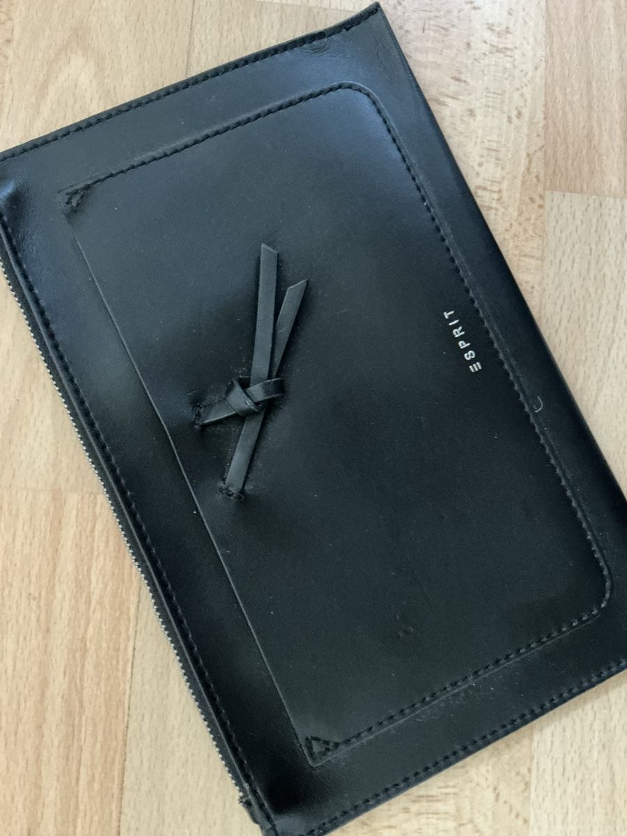 Esprit Altro in  Abbigliamento & Accessori: Etui – Nuovo (secondo la descrizione) da St.Gallen venduto da nat_7n75 1