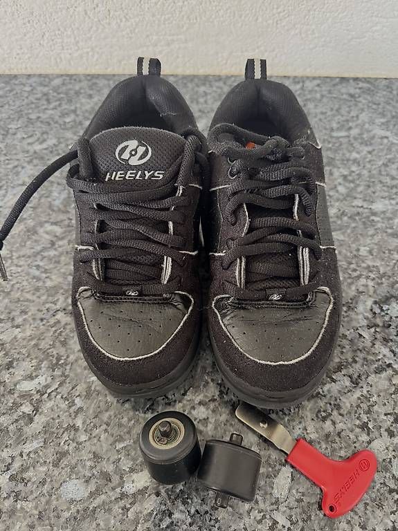 Damenschuhe: Baskets cuir noir Heelys taille 35  – Gebraucht aus Boussens von justjuju