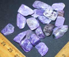 Mineralien Set L-6364 – 20 Stück Charoit ca. 100 Karat