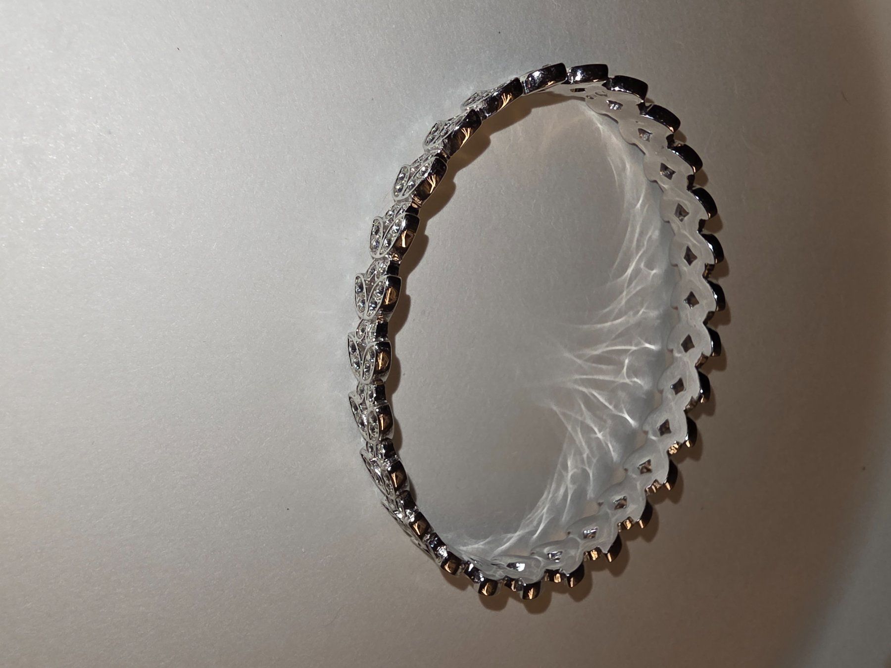 Bracciali & Braccialetti: Silberfarbenes Armband mit Muster, neuwertig, SWAROVSKI – Nuovo (secondo la descrizione) da Zürich venduto da qer_2t8q 2