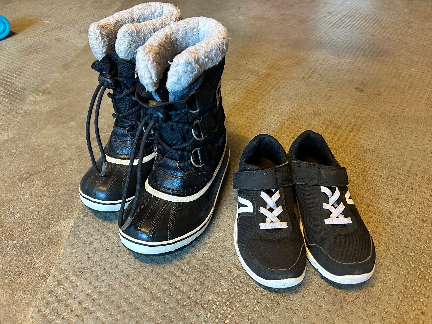 Sorel Schuhe für Jungen: Bottes Sorel 32 + baskets 32 – Gebraucht aus Tramelan von n.malkov