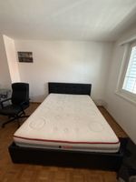 Lit avec matelas cadre noir cuir synthétique bon état