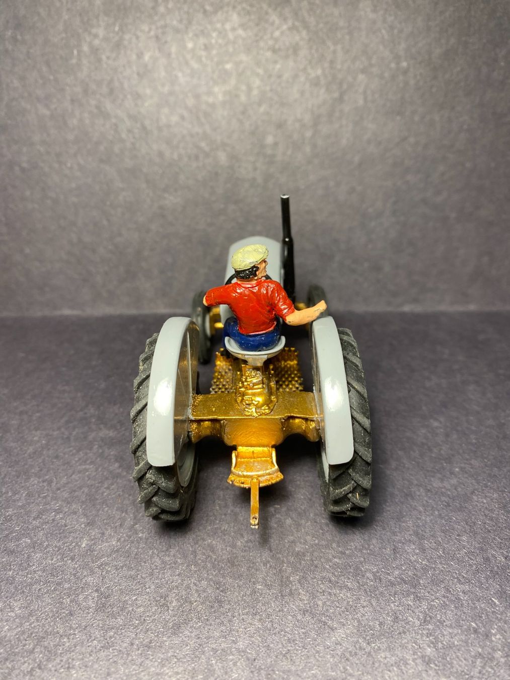 Massey Ferguson Modellini d'auto: Ferguson TE 20 Oldtimer Traktor mit Figur Handmade 1:32 – Usato da Spiez venduto da Mlandcruiser 3