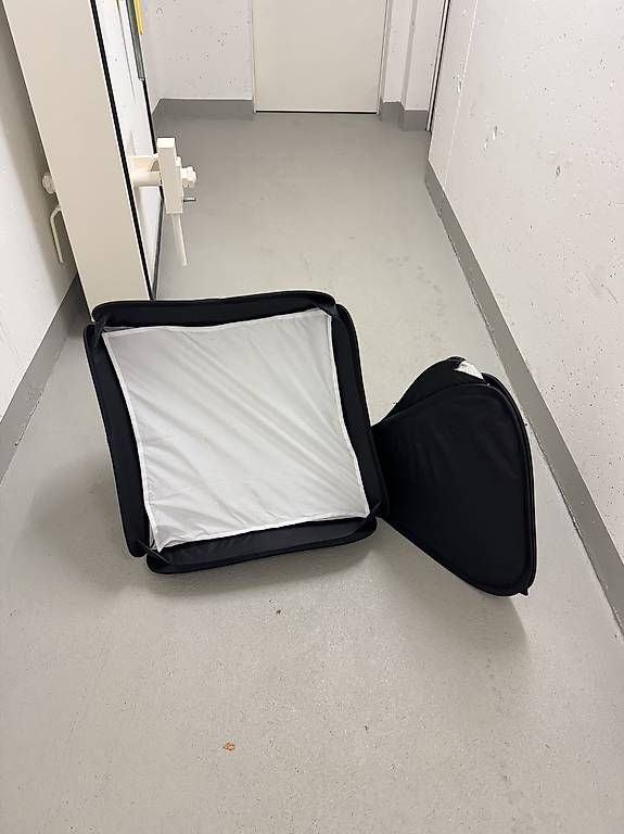 Blitze: 2x Softbox faltbar 40x40 – Gebraucht aus Sennwald von hosszidavid 2