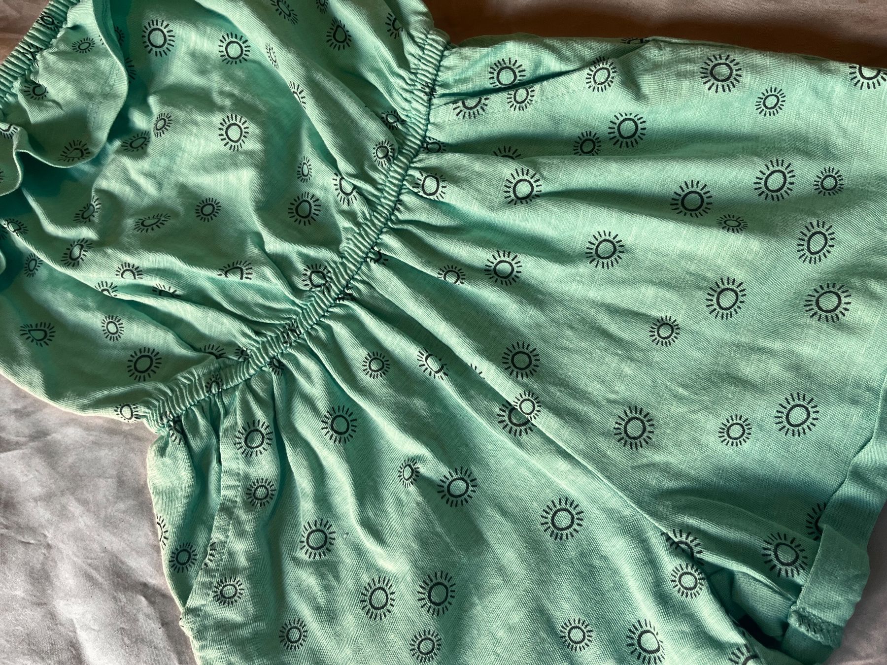 Manor Jumpsuits: Adorable green shorts combi size 104cm – Neu (gemäss Beschreibung) aus Genève von dmt_y25y 3