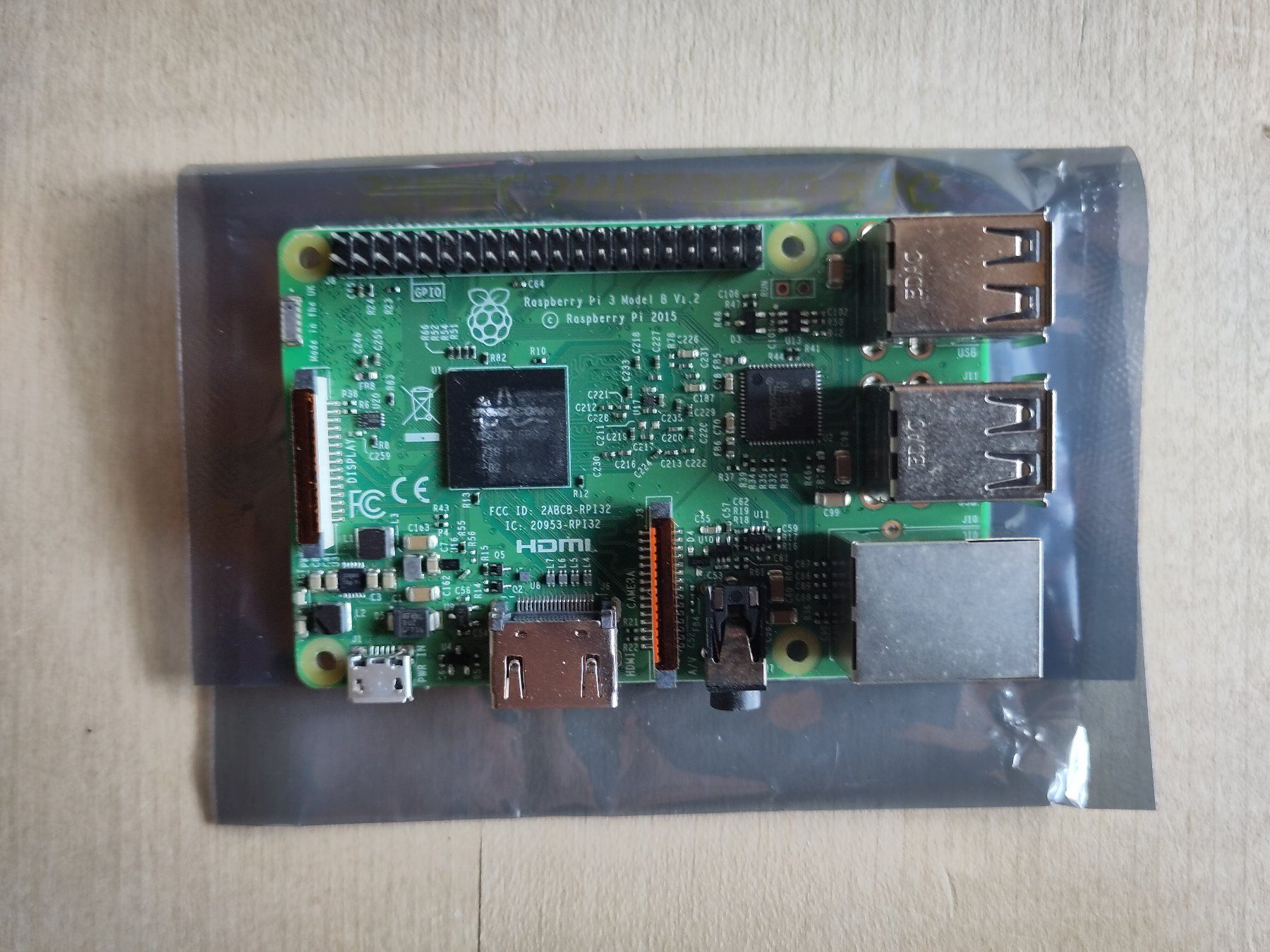Raspberry Pi PCs: Raspberry Pi 3 Model B mit Zubehör und KODI Box – Neuf (Voir description) à Verscio par Pwyss 1