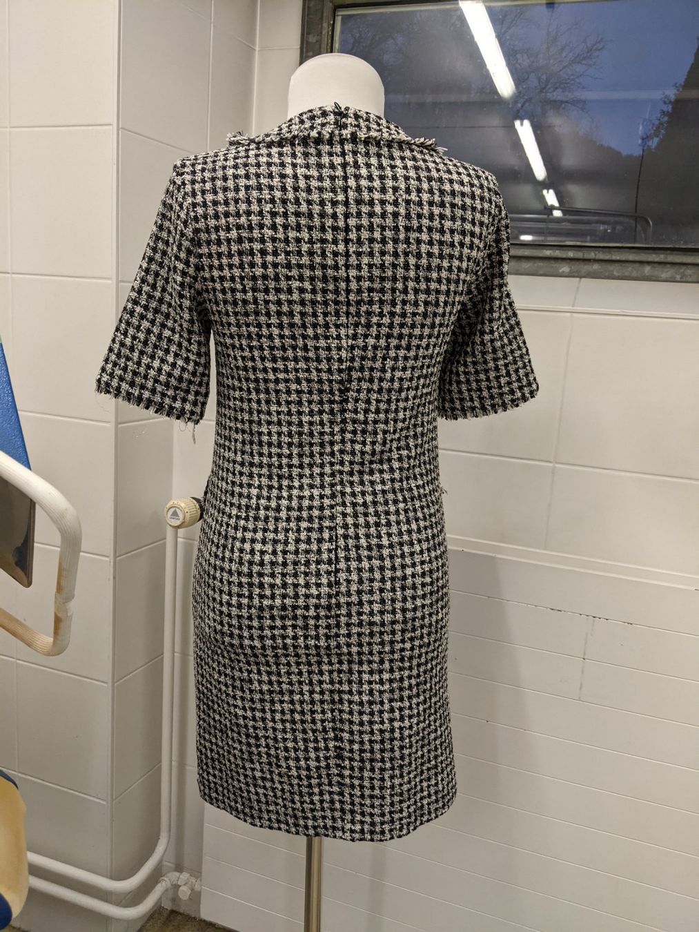 Hallhuber Vestiti: Tweed Damenkleid GR 34 – Usato da Langnau am Albis venduto da Judithsebi 3