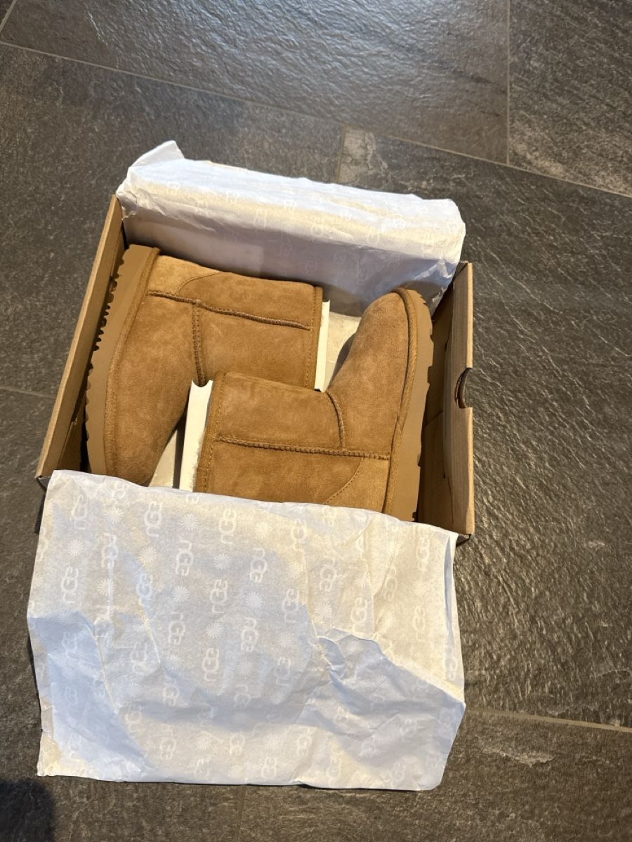 Chaussures filles: UGG Boots Kids Gr. 31 – Neuf avec emballage d'origine à Geroldswil par emi1980